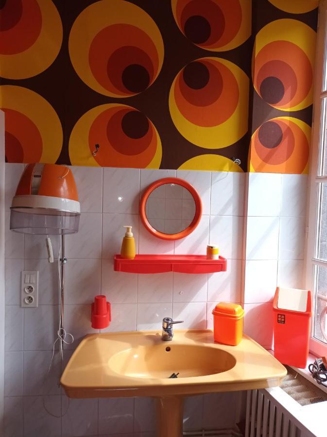 Ferienwohnung Vintage ,La Capsule Temporelle Wifi Draps Parking Publique Gratuit Thiers Exterior foto