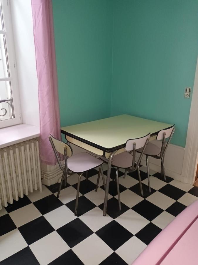 Ferienwohnung Vintage ,La Capsule Temporelle Wifi Draps Parking Publique Gratuit Thiers Exterior foto