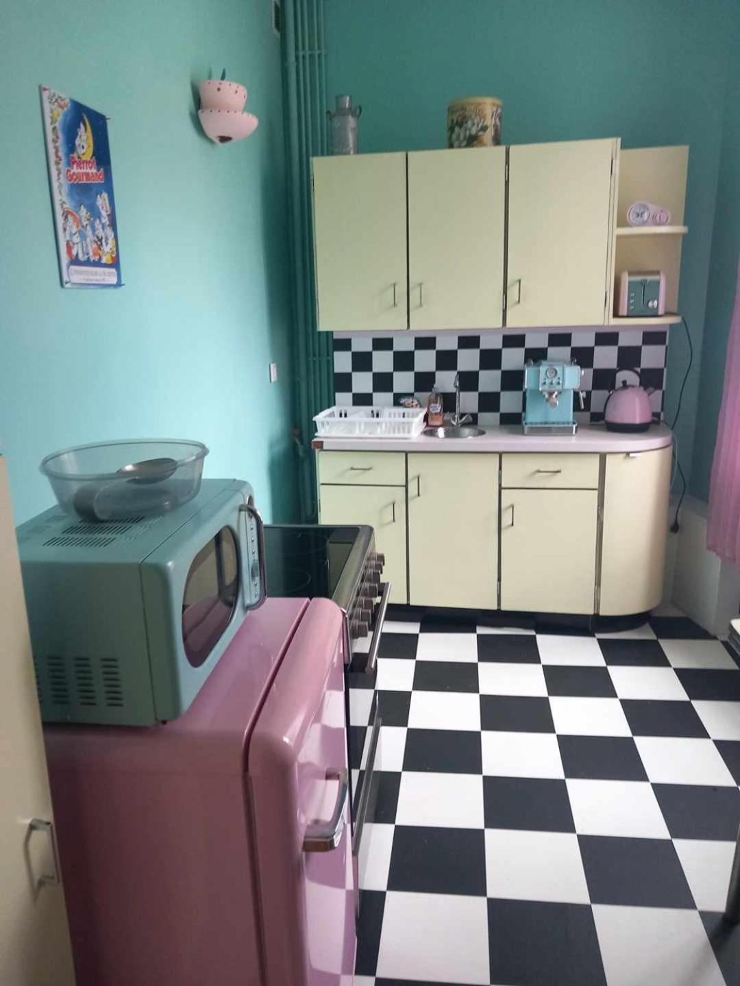 Ferienwohnung Vintage ,La Capsule Temporelle Wifi Draps Parking Publique Gratuit Thiers Exterior foto